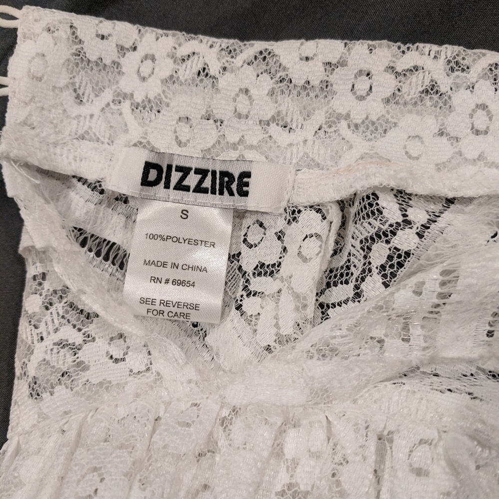 White sleeveless lace blouse for women - Picture 4 of 6